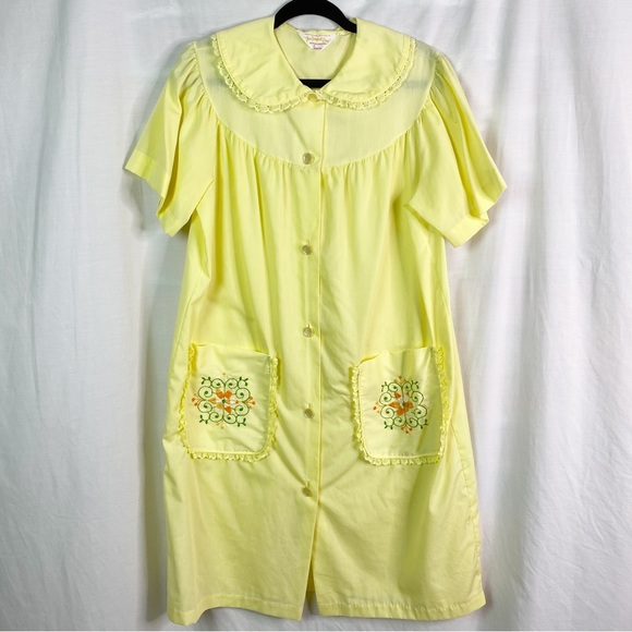 Vintage Yellow Flower Embroidered House Coat Dress Lg - Picture 1 of 5